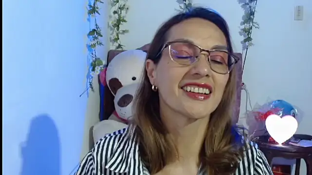 italagomez  online show from November 17, 2025, 11:09 pm