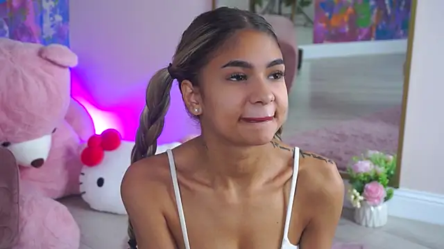 Snapshot of AshaYuva chatting on October 28, 2025, 12:15 pm AshaYuva online show from October 28, 2025, 12:15 pm