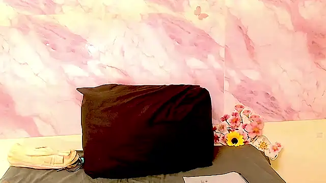 Snapshot of EroticSexyStripper chatting on February 18, 2026, 2:13 pm EroticSexyStripper online show from February 18, 2026, 2:13 pm