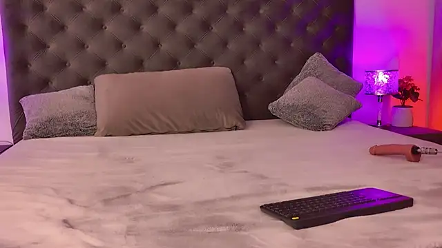 KrisNoir online show from November 10, 2025, 9:58 am