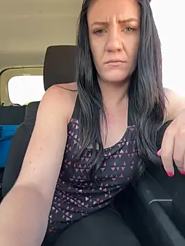 Bea Nelle online show from March 22, 2025, 9:45 am