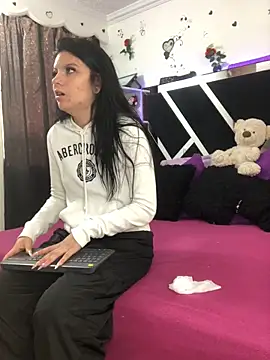 Snapshot of 1lovelygirls chatting on October 30, 2025, 12:14 pm 1lovelygirls online show from October 30, 2025, 12:14 pm