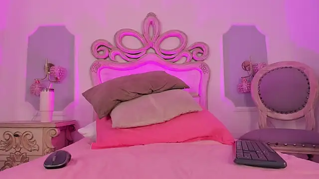 Snapshot of Sara__Williams chatting on November 10, 2025, 3:44 am Sara Williams online show from November 10, 2025, 3:44 am