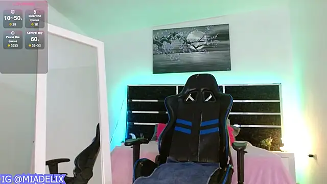 -MiaDelight- online show from April 14, 2026, 3:06 pm