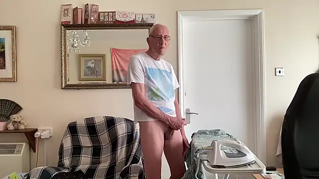 Snapshot of cutaboverest chatting on October 24, 2025, 2:49 pm cutaboverest online show from October 24, 2025, 2:49 pm