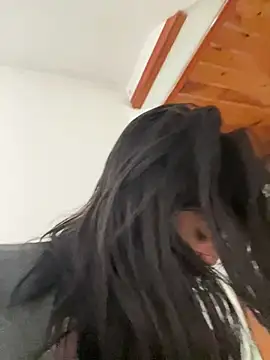 Stephania 18 online show from March 8, 2025, 2:51 pm