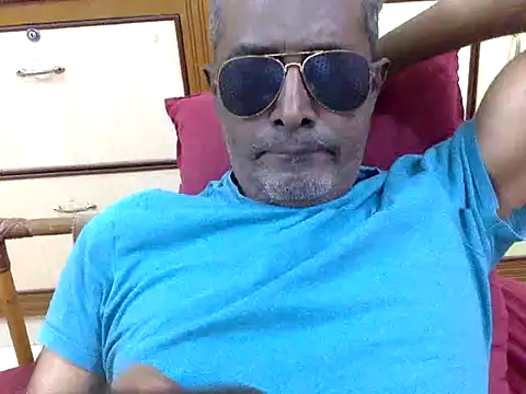 Lookin4Kinky Partner online show from January 6, 2026, 2:32 pm