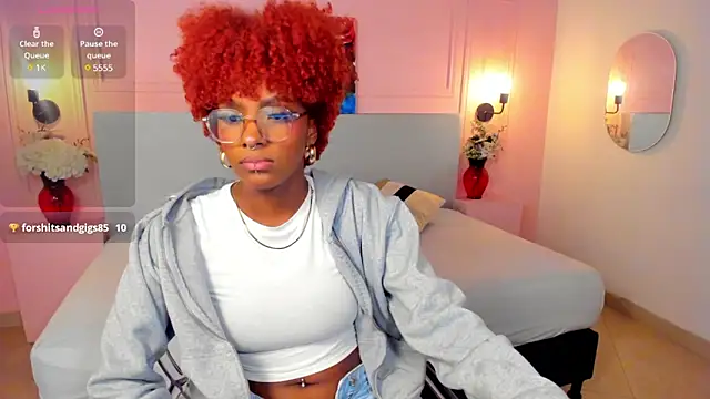 LiannaDixon online show from February 6, 2025, 3:31 pm