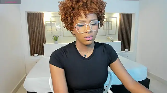 LiannaDixon online show from October 7, 2025, 7:26 pm