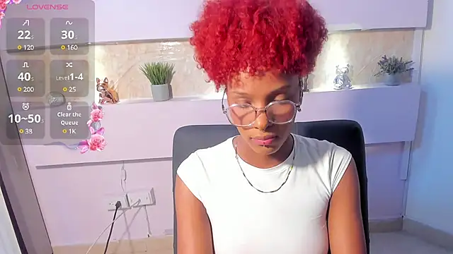 LiannaDixon online show from January 13, 2025, 1:49 pm
