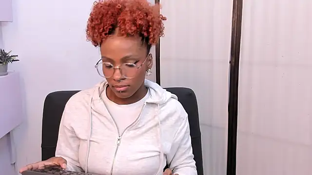 LiannaDixon online show from March 8, 2025, 2:12 am