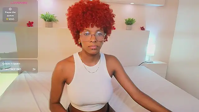LiannaDixon online show from January 20, 2025, 1:42 pm