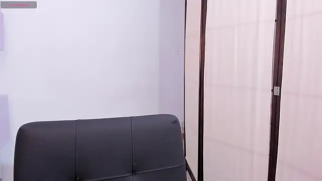 LiannaDixon online show from March 17, 2025, 7:58 pm