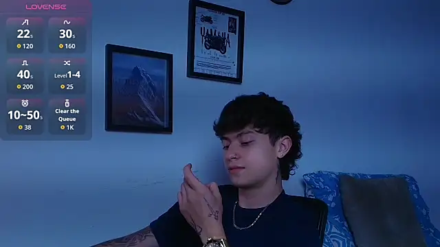 Ares Dickson online show from November 19, 2025, 4:56 am