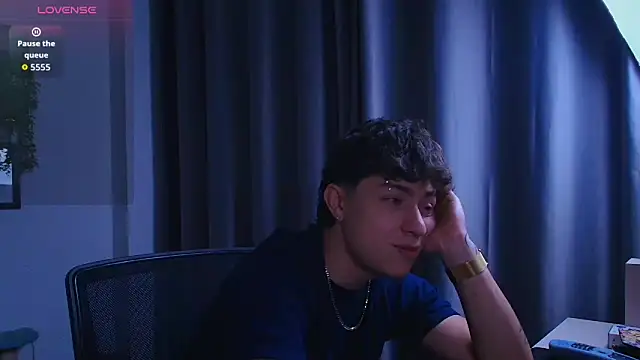 Ares Dickson online show from October 31, 2025, 2:30 am