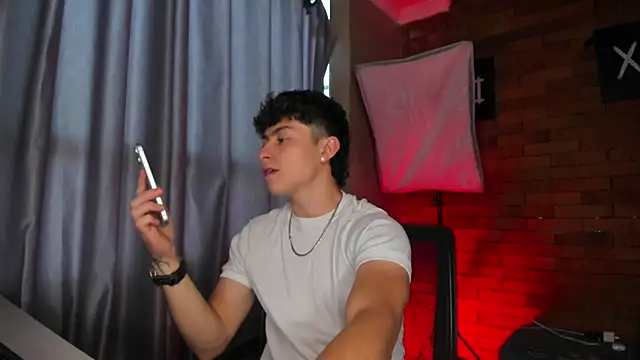 Snapshot of Ares_Dickson chatting on January 30, 2025, 9:04 pm Ares Dickson online show from January 30, 2025, 9:04 pm