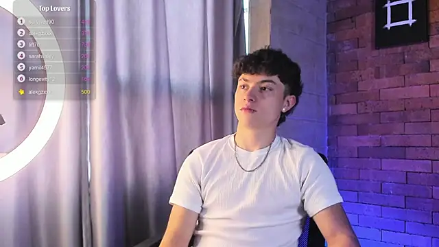 Snapshot of Ares_Dickson chatting on January 29, 2025, 9:28 pm Ares Dickson online show from January 29, 2025, 9:28 pm