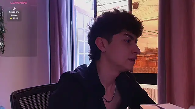 Ares Dickson online show from October 19, 2025, 7:05 pm