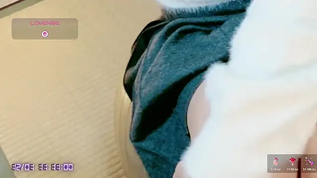 Hina-Happy online show from December 1, 2025, 2:12 am