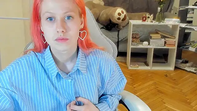 Snapshot of Silly__Milly chatting on March 7, 2025, 9:38 pm Silly  Milly online show from March 7, 2025, 9:38 pm