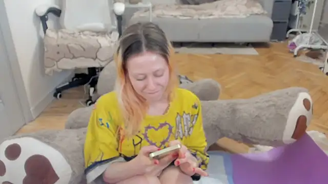 Snapshot of Silly__Milly chatting on January 2, 2025, 6:12 pm Silly  Milly online show from January 2, 2025, 6:12 pm