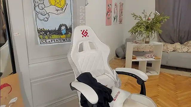 Snapshot of Silly__Milly chatting on January 6, 2025, 11:40 am Silly  Milly online show from January 6, 2025, 11:40 am