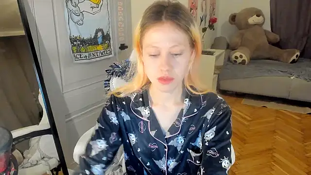 Snapshot of Silly__Milly chatting on December 21, 2024, 1:42 pm Silly  Milly online show from December 21, 2024, 1:42 pm