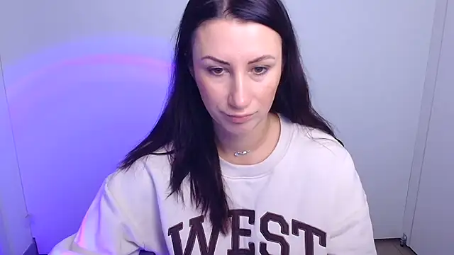 Loren Moa online show from October 9, 2025, 7:09 am