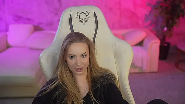 Linda054 online show from October 8, 2025, 3:30 am