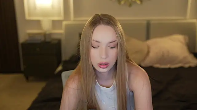 Linda054 online show from October 25, 2025, 12:21 am