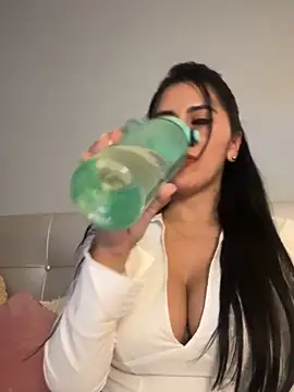 Snapshot of tamara_jay chatting on January 27, 2025, 12:37 pm tamara jay online show from January 27, 2025, 12:37 pm