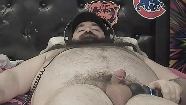 Snapshot of Dominant_BEAR chatting on October 13, 2025, 1:40 am Dominant BEAR online show from October 13, 2025, 1:40 am