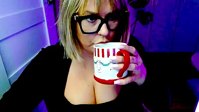 teaseDiana online show from April 3, 2026, 5:47 am