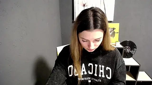 lady olivia  online show from November 4, 2025, 2:54 pm