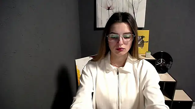 lady olivia  online show from December 19, 2025, 1:35 pm