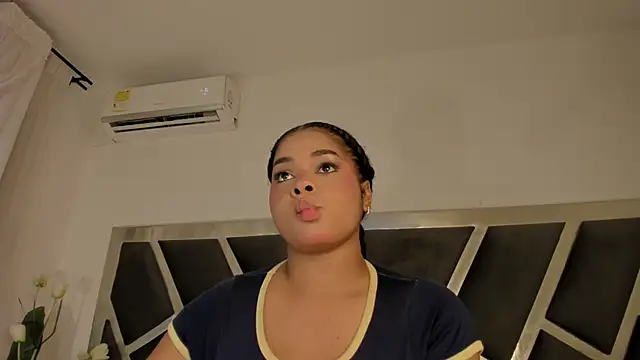 Samanntha Rose online show from June 1, 2026, 7:57 pm