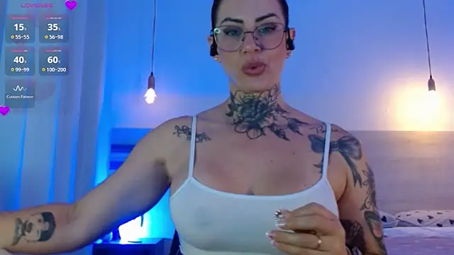 YasmimBrasil online show from October 11, 2025, 9:21 am