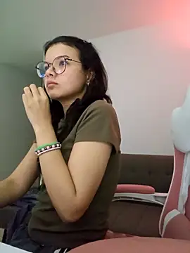 azumiichan online show from April 23, 2026, 12:39 am