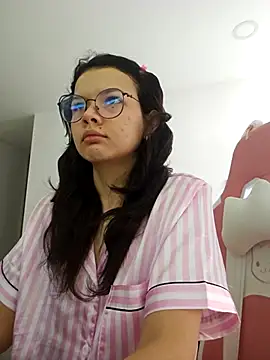 azumiichan online show from April 25, 2026, 2:14 pm