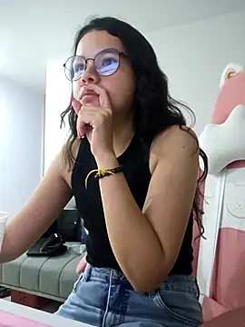 Snapshot of azumiichan chatting on October 18, 2025, 12:12 am azumiichan online show from October 18, 2025, 12:12 am