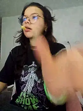 azumiichan online show from April 23, 2026, 11:17 pm