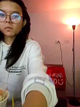 Snapshot of azumiichan chatting on December 2, 2025, 12:11 am azumiichan online show from December 2, 2025, 12:11 am