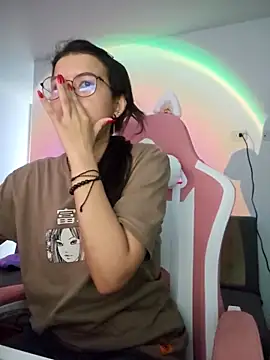 Snapshot of azumiichan chatting on October 19, 2025, 11:18 pm azumiichan online show from October 19, 2025, 11:18 pm