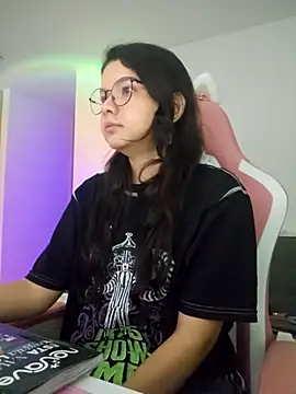 Snapshot of azumiichan chatting on October 22, 2025, 12:10 am azumiichan online show from October 22, 2025, 12:10 am