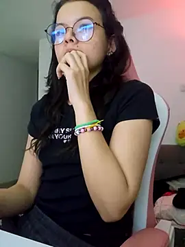 azumiichan online show from April 21, 2026, 1:42 am