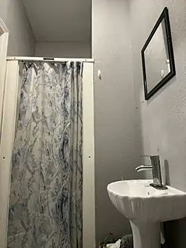 CamGirlLeanna online show from February 27, 2025, 11:50 am