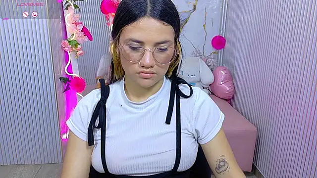 Snapshot of Chiara_tay chatting on July 15, 2026, 7:10 pm Chiara tay online show from July 15, 2026, 7:10 pm