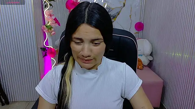 Snapshot of Chiara_tay chatting on July 14, 2026, 8:04 pm Chiara tay online show from July 14, 2026, 8:04 pm