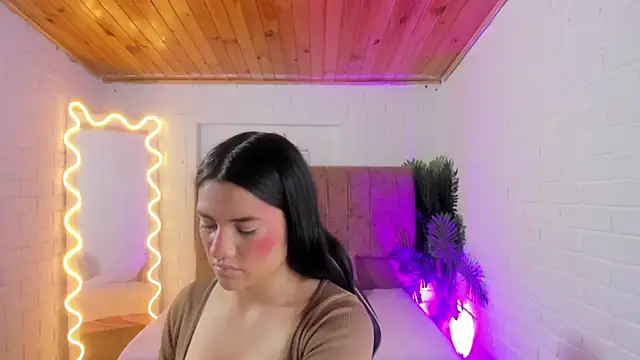 Chiara tay online show from October 7, 2025, 7:26 pm