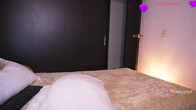 daycass  online show from December 14, 2025, 11:54 pm